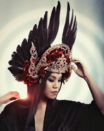 Kinaree - Photo by Eric France, headdress by Ka Amorastreya / Serpentfeathers, modeled by Michelle