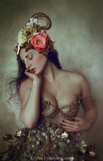 Photo by Yiaz Yang, headdress / modeled by Ka Amorastreya, corset by Fiori Couture